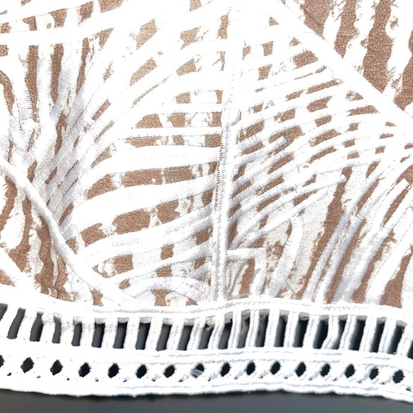 EUC Chico's Highland Park Animal Embroidered Popover Top Size 1 - Medium - Picture 5 of 11